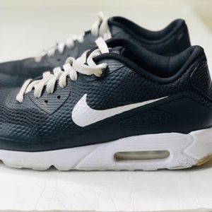 NIKE AIR Men’s Low Top Black Sneakers Size 9